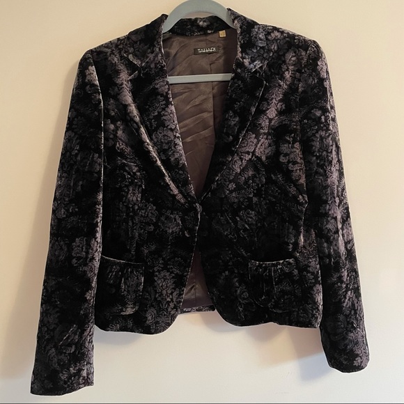 Tahari size 12 velvet blazer with antique floral print and front pockets. EUC! - Picture 1 of 8